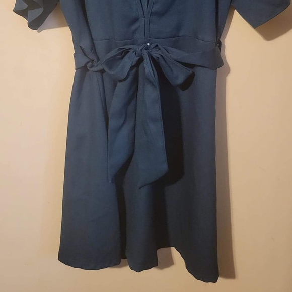 Forest Green Vneck Dress With Waist Detail! - Picture 5 of 6